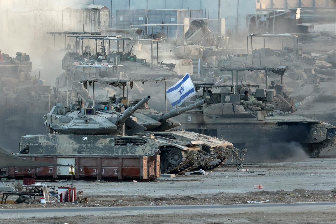 Israeli army tanks are positioned in southern Israel on the border with the Gaza Strip, September 3, 2025. (AFP Photo)