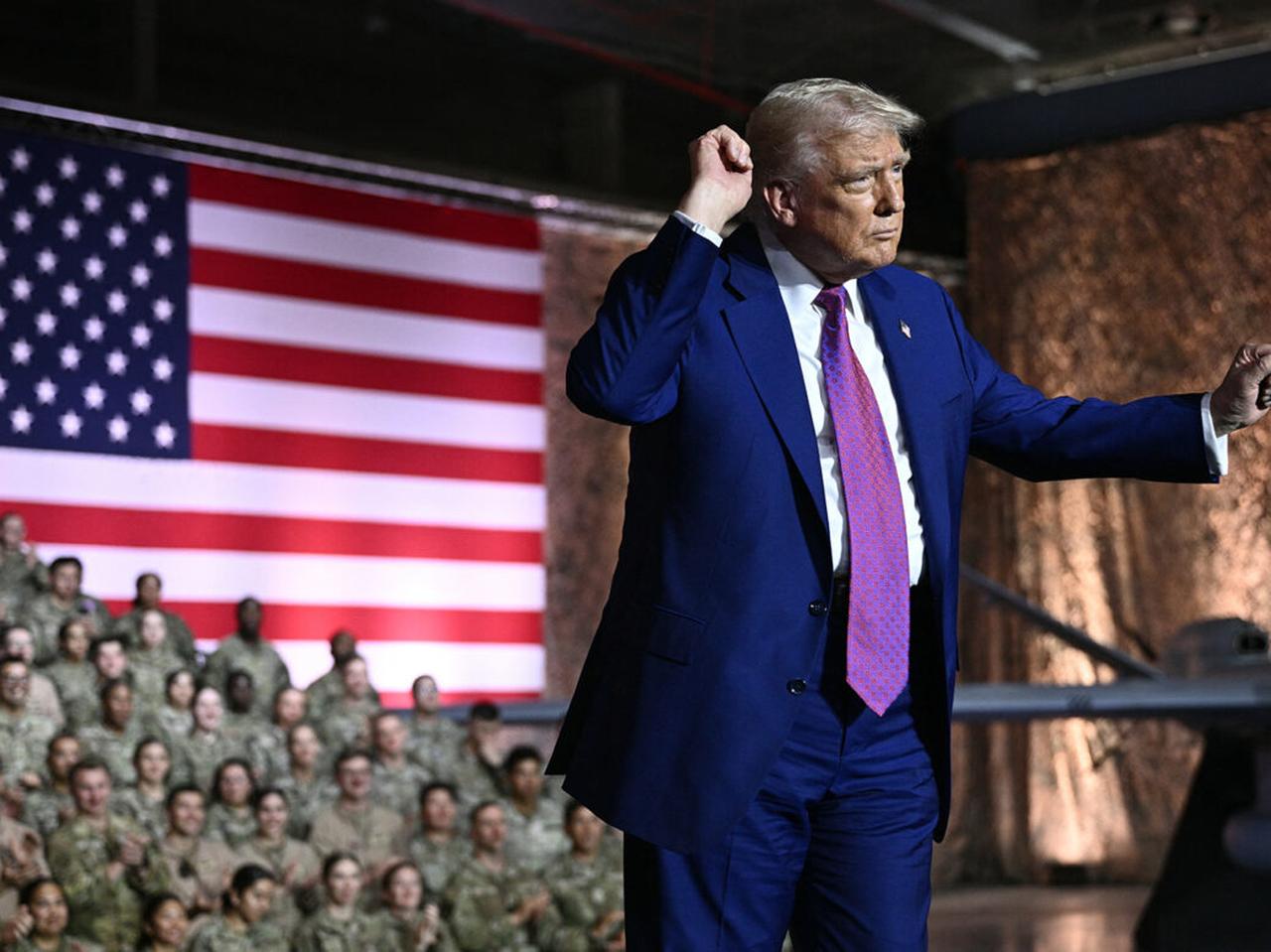 U.S. President Donald Trump gestures as he arrives to address troops at the Al-Udeid air base southwest of Doha, May 15, 2025. (AFP Photo)