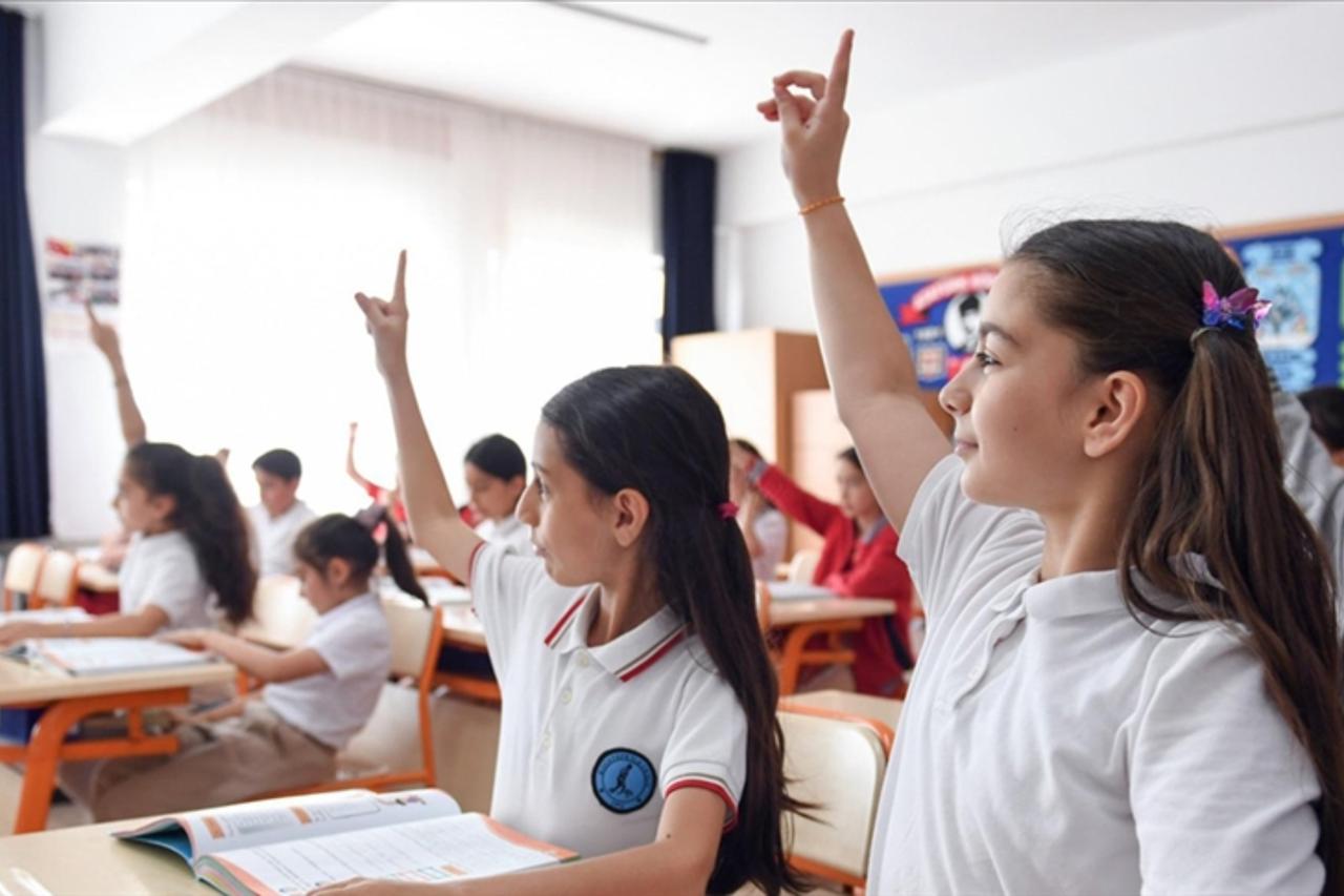 Students raise their hands during a class at a public school, Ankara, Türkiye, July 1, 2024. (AA Photo)