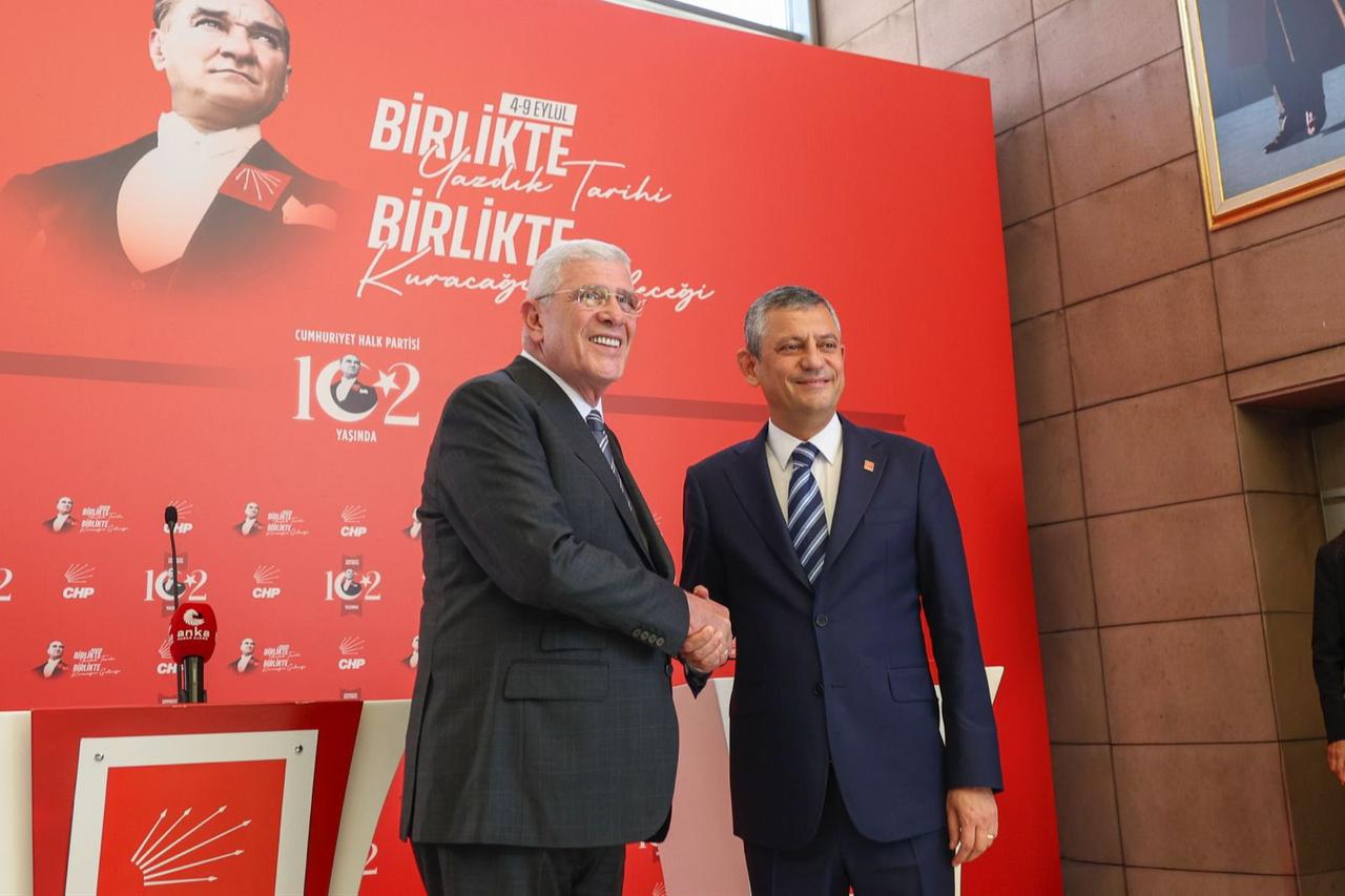 CHP Chairman Ozgur Ozel (R) and IYI Party Chairman Musavat Dervisoglu held a joint press conference at the CHP Headquarters on September 4. (Photo via X/ @herkesicinchp)