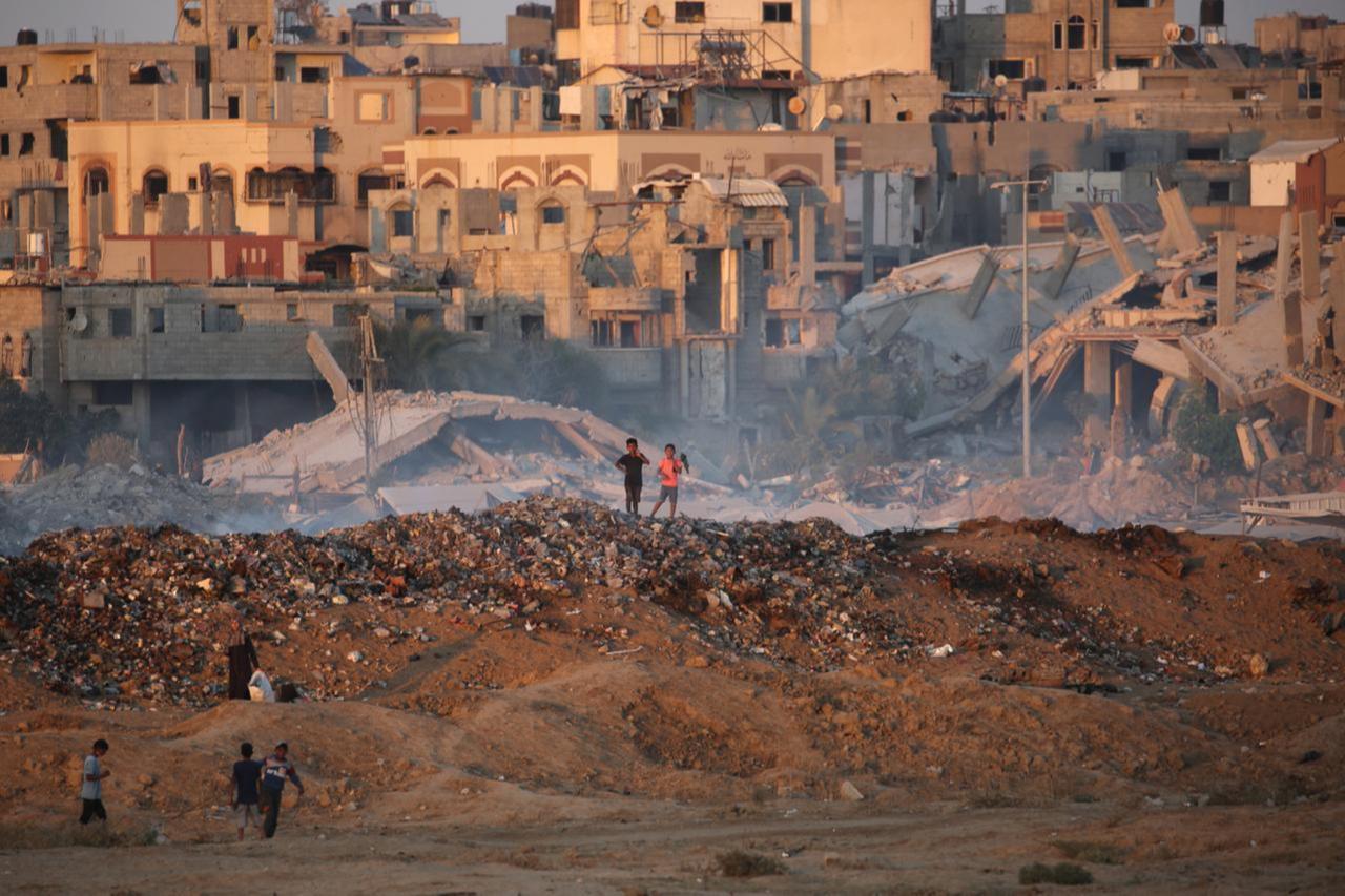 Israeli forces demolish Gaza high-rises as military expands city operations Image