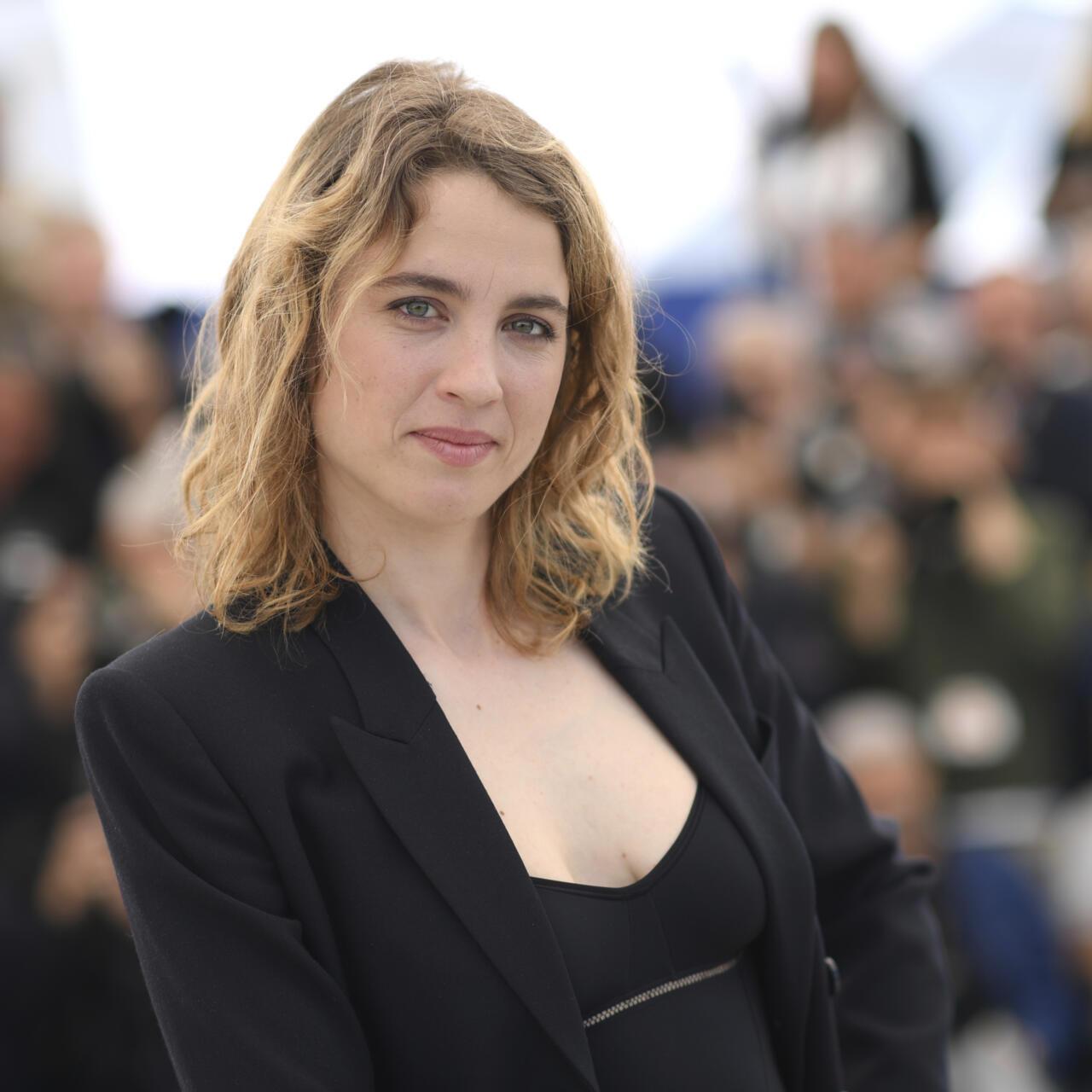 Actress Adele Haenel poses for photographers at the photo call for the film 'Portrait of a Lady on Fire' at the 72nd international film festival, Cannes, southern France, Monday, May 20, 2019. (AP photo)