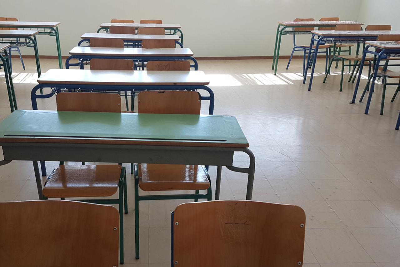 Empty classroom in a Greek primary school as hundreds of institutions face closure due to the country’s deepening demographic crisis, accessed September 5, 2025. (Adobe Stock Photo)