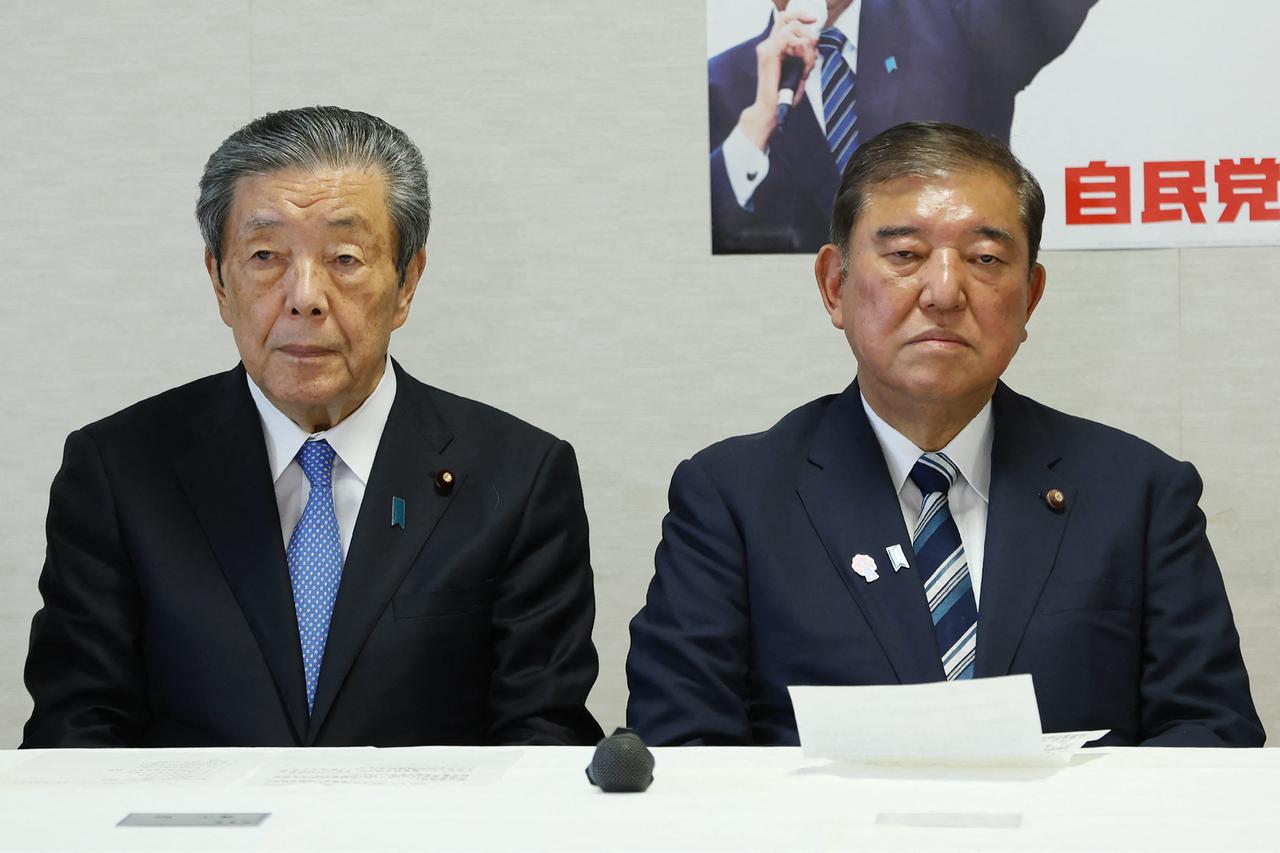 Japan's Prime Minister Shigeru Ishiba (R) and secretary-general Hiroshi Moriyama (L) attend a meeting of the Liberal Democratic Party (LDP) executive committee at the party's headquarters in Tokyo on September 2, 2025. (AFP Photo)