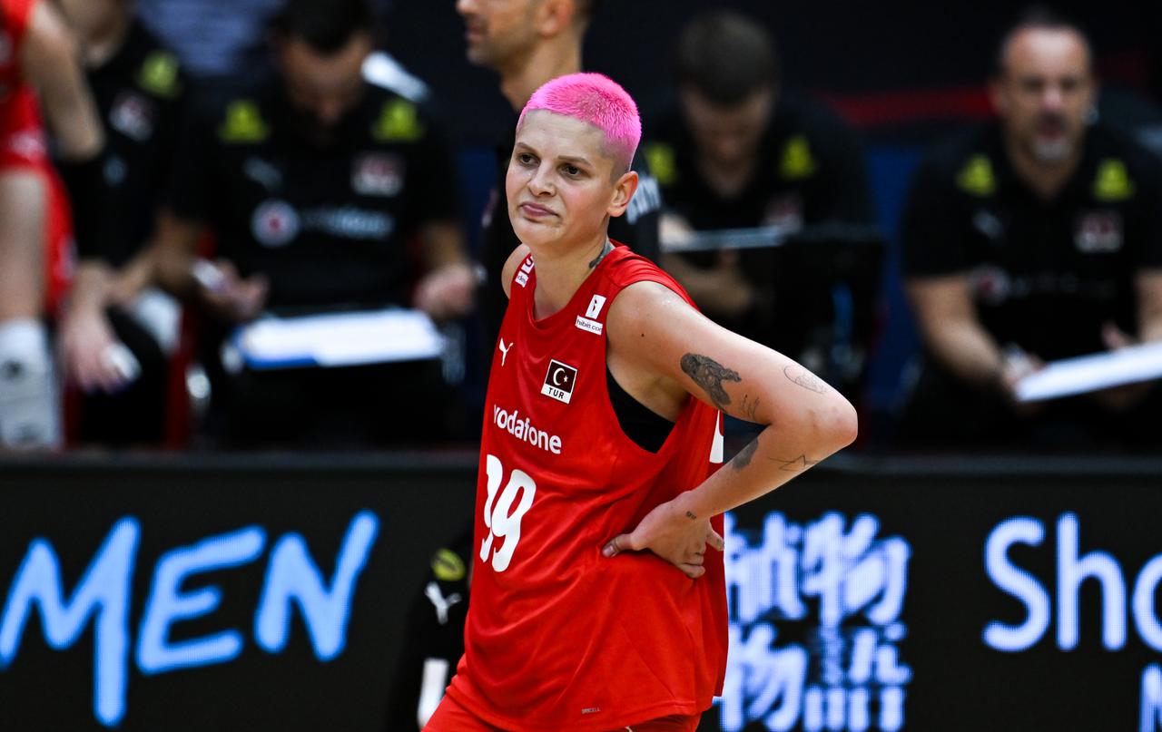 Türkiye’s Ebrar Karakurt looks dejected during the FIVB Women’s Volleyball World Championship final match between Türkiye and Italy at Huamark Indoor Stadium in Bangkok, Thailand, September 7, 2025. (AA Photo)