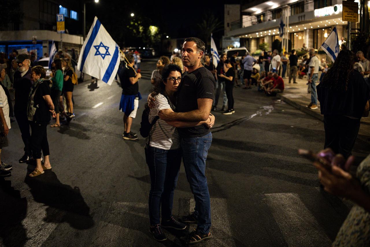 A couple attends a demonstration organised by the families of the Israeli hostages taken captive in Jerusalem, September 7, 2025. (AFP Photo)