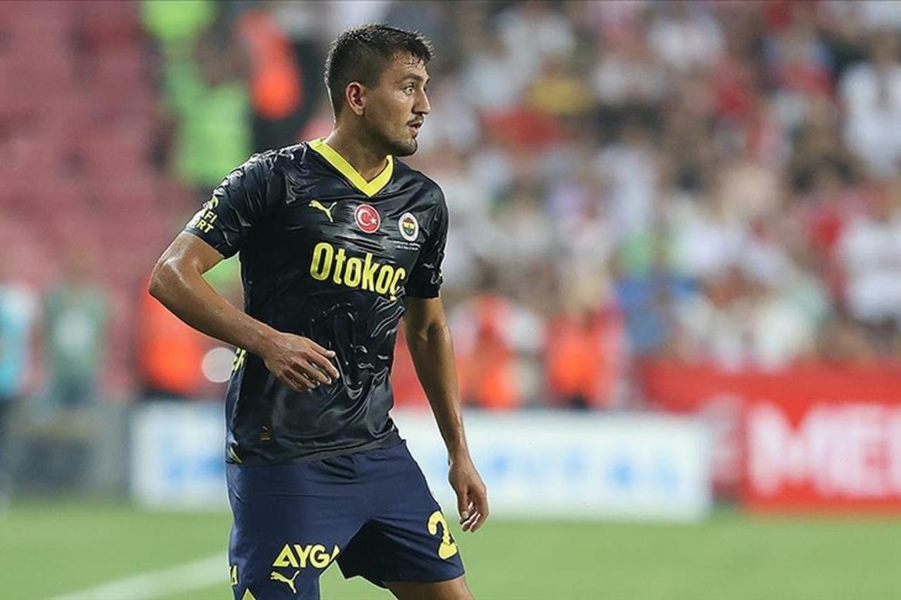 Cengiz Under of Fenerbahce in action in football match. (AA Photo)