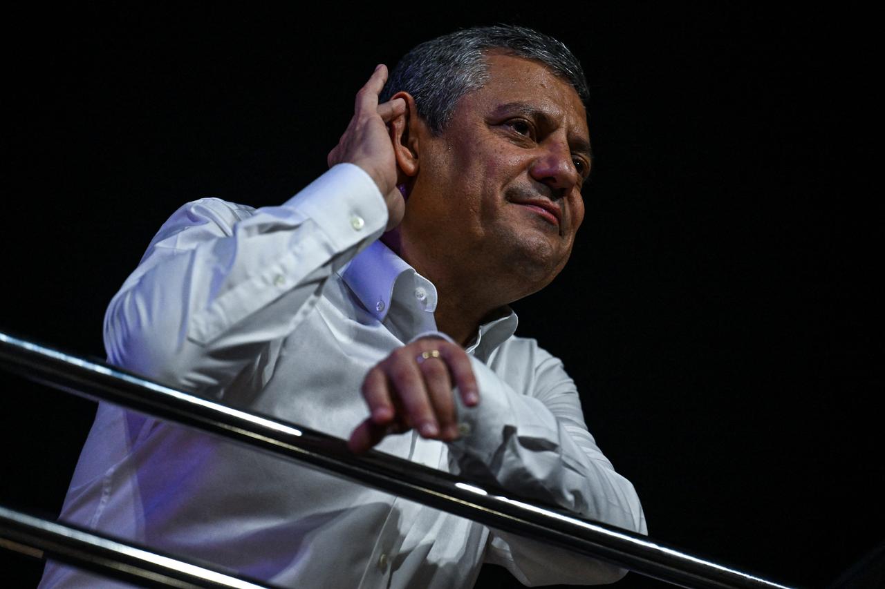 Ozgur Ozel, Leader of Republican Peoples Party (CHP) gestures as he attends a rally in support of jailed former mayor of Istanbul Ekrem Imamoglu in Istanbul, on September 3, 2025. (AFP Photo)