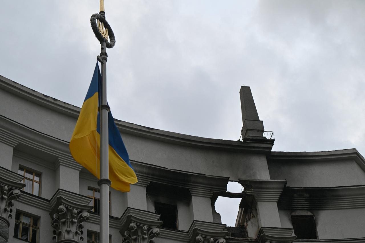 Ukrainian flag fluttering in front of the Ukrainian government building damaged the previous day during a massive Russian air strike, in Kyiv on Sep. 8, 2025. (AFP Photo)