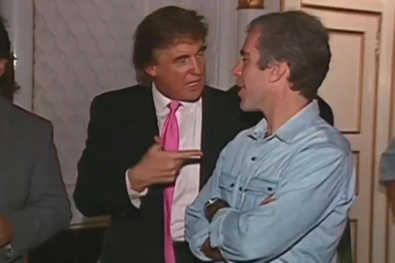 US Democrats release alleged Trump birthday message to Epstein Image