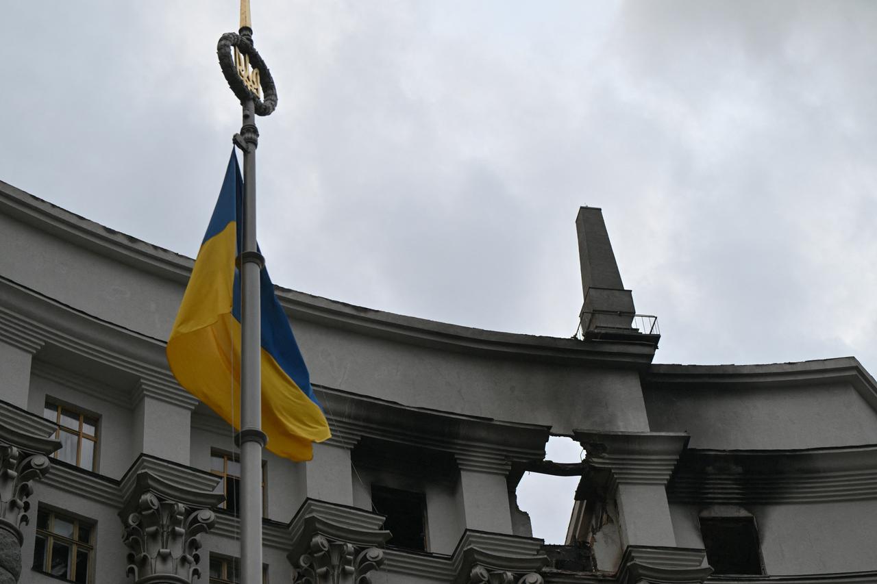 EU backs Ukraine, urges Russia to negotiate, Kallas says