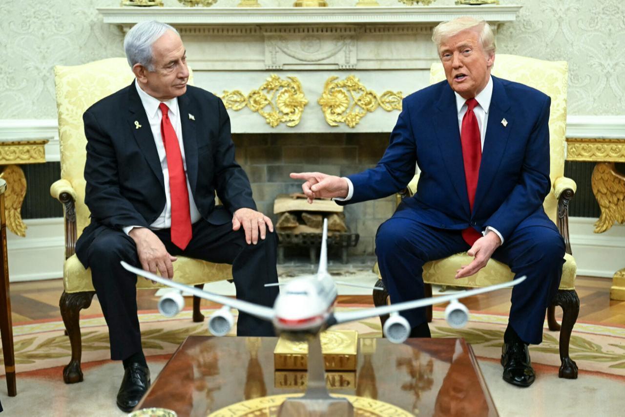 US President Donald Trump meets with Israeli Prime Minister Benjamin Netanyahu in the Oval Office of the White House in Washington, DC, on April 7, 2025. (AFP Photo)