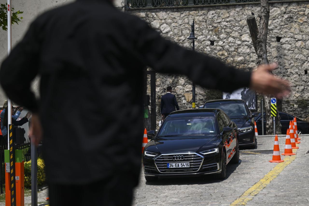 Türkiye awaits signals for Ukraine peace talks as EU calls Russia to 'leave battlefield' Image