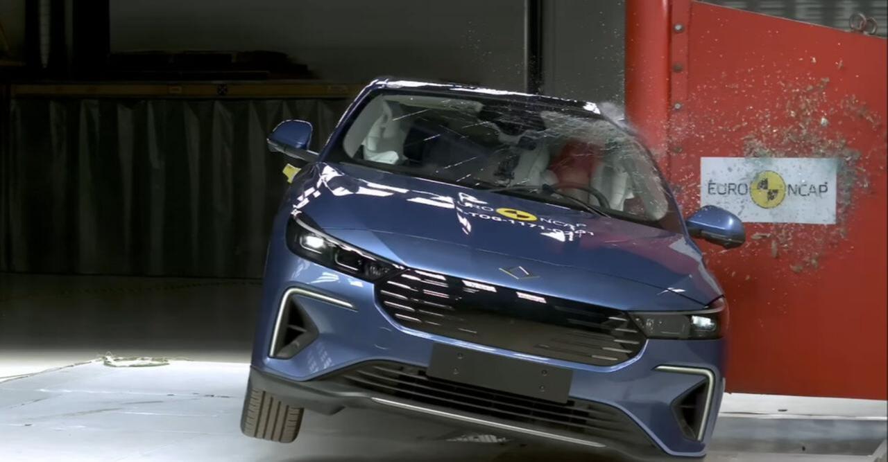 A Togg vehicle undergoing a frontal crash test as part of Euro NCAP’s safety evaluation. (Photo via turkiyegazetesi.com.tr)