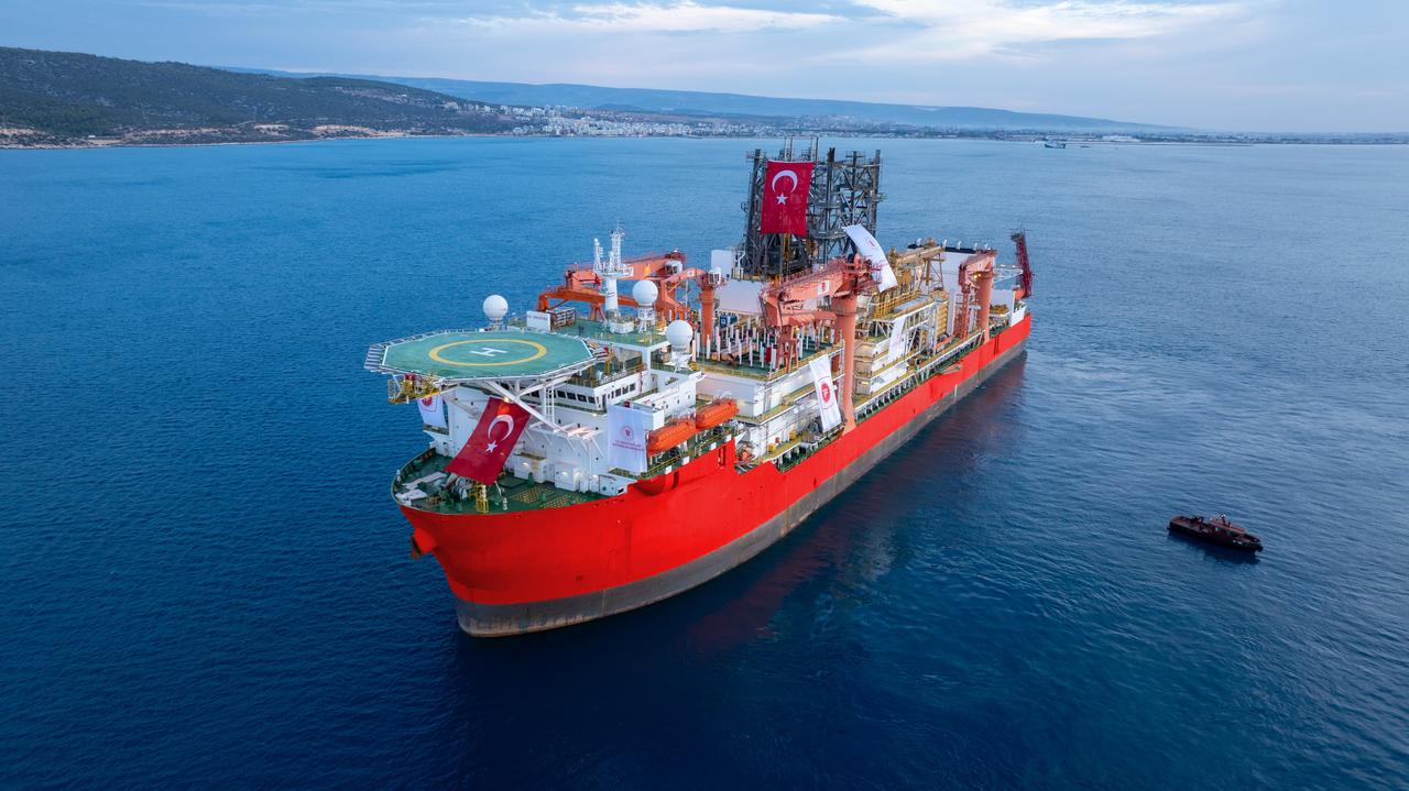 The twin ships "Cagri Bey" and "Yildirim" (pictured), which Türkiye added to its energy fleet to strengthen its exploration and drilling capabilities. (AA Photo)