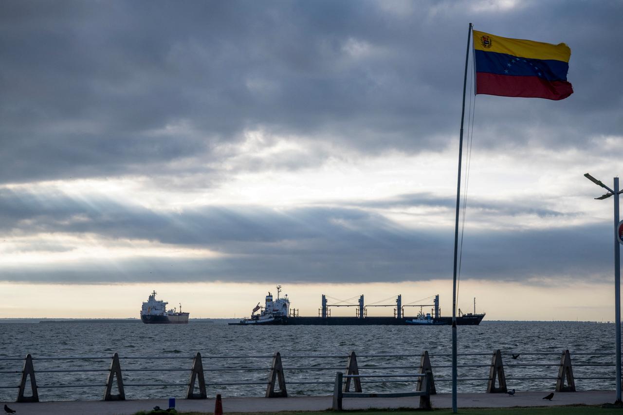 This view shows the bulk carrier Ithaca Patience (R) and the crude oil tanker Nord Star, both from Panama, anchored on Lake Maracaibo, Venezuela, Jan. 7, 2026. (AFP Photo)