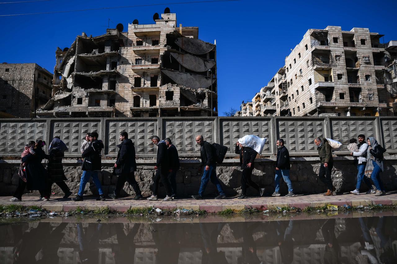Syrian civilians being evacuated after Syrian army units announced the liberation of the last neighborhood occupied by the SDF group in Sheikh Maqsood neighborhood of Aleppo, Syria, Jan. 10, 2026. (AA Photo)