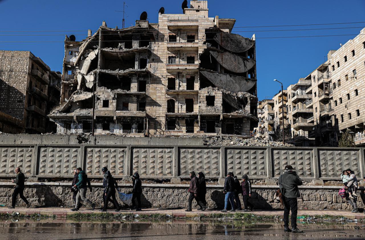 Evacuation of civilians, used as human shields by terrorist organizations, continues under security measures by Syrian army units at Sheikh Maqsood neighborhood in Aleppo, Syria, Jan. 10, 2026. (AA Photo)
