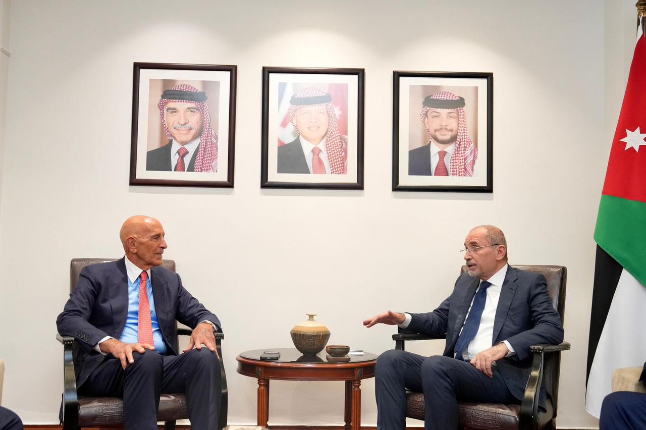 US Ambassador to Türkiye and Special Envoy for Syria Tom Barrack (L) during his meeting with Jordan's Foreign Minister Ayman Safadi in Amman, Jan. 10, 2026. (Photo via X/@ForeignMinistry)