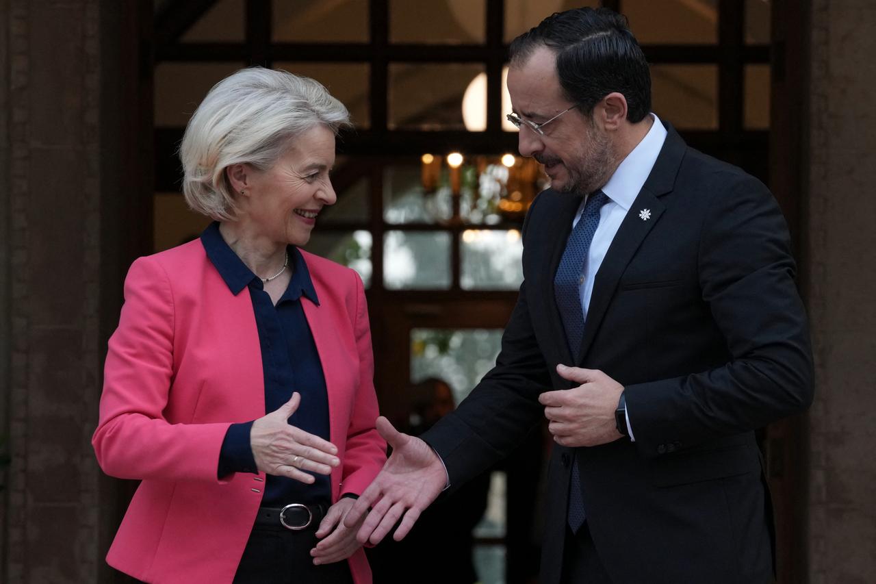 European Commission President Ursula von der Leyen (L) and Greek Cyprus’ leader Nikos Christodoulides (R) shake hands before their meeting in Nicosia, Jan. 7, 2026. (AFP Photo)