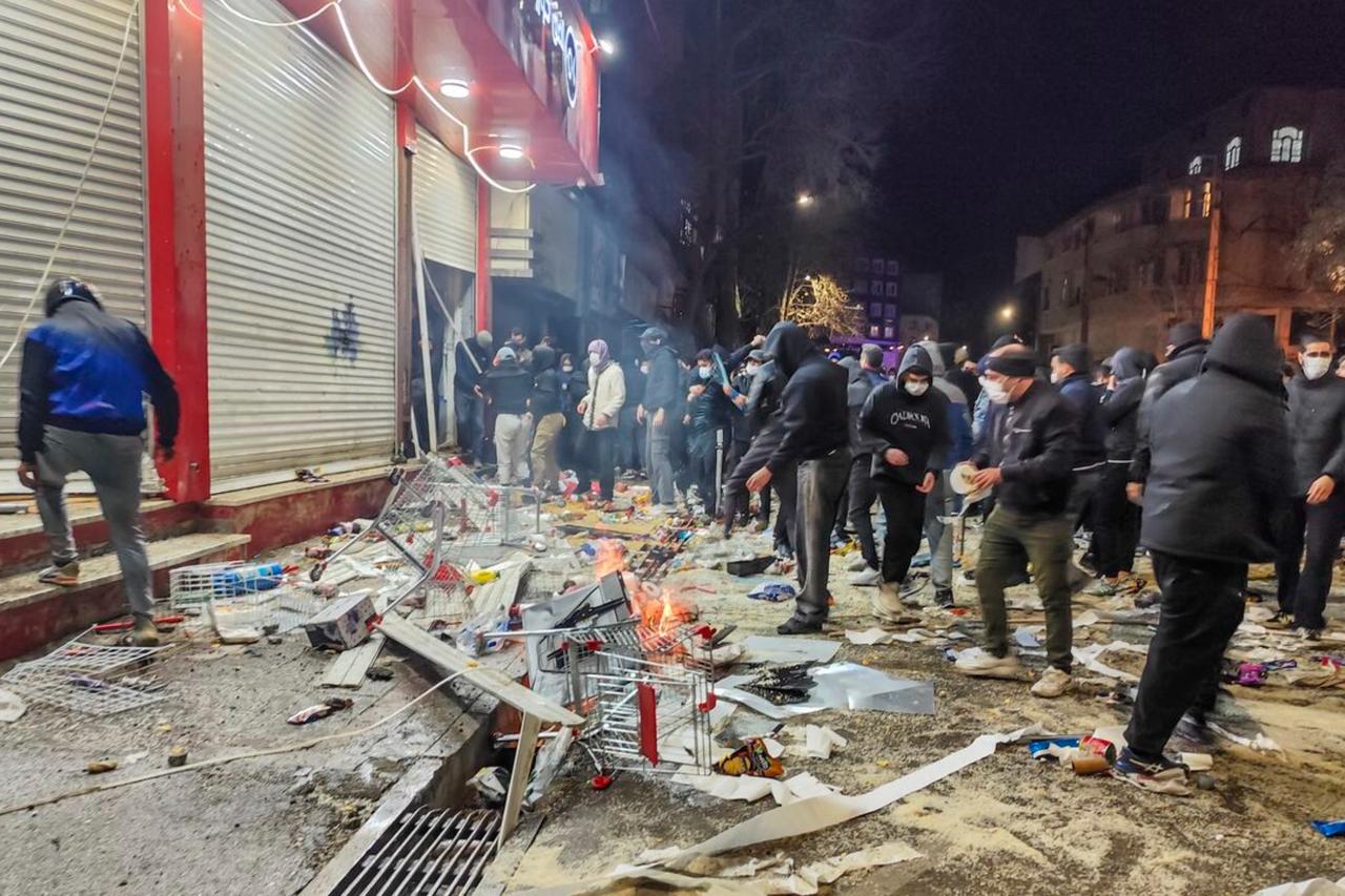 Iranian medical staff reports rising death toll in protests