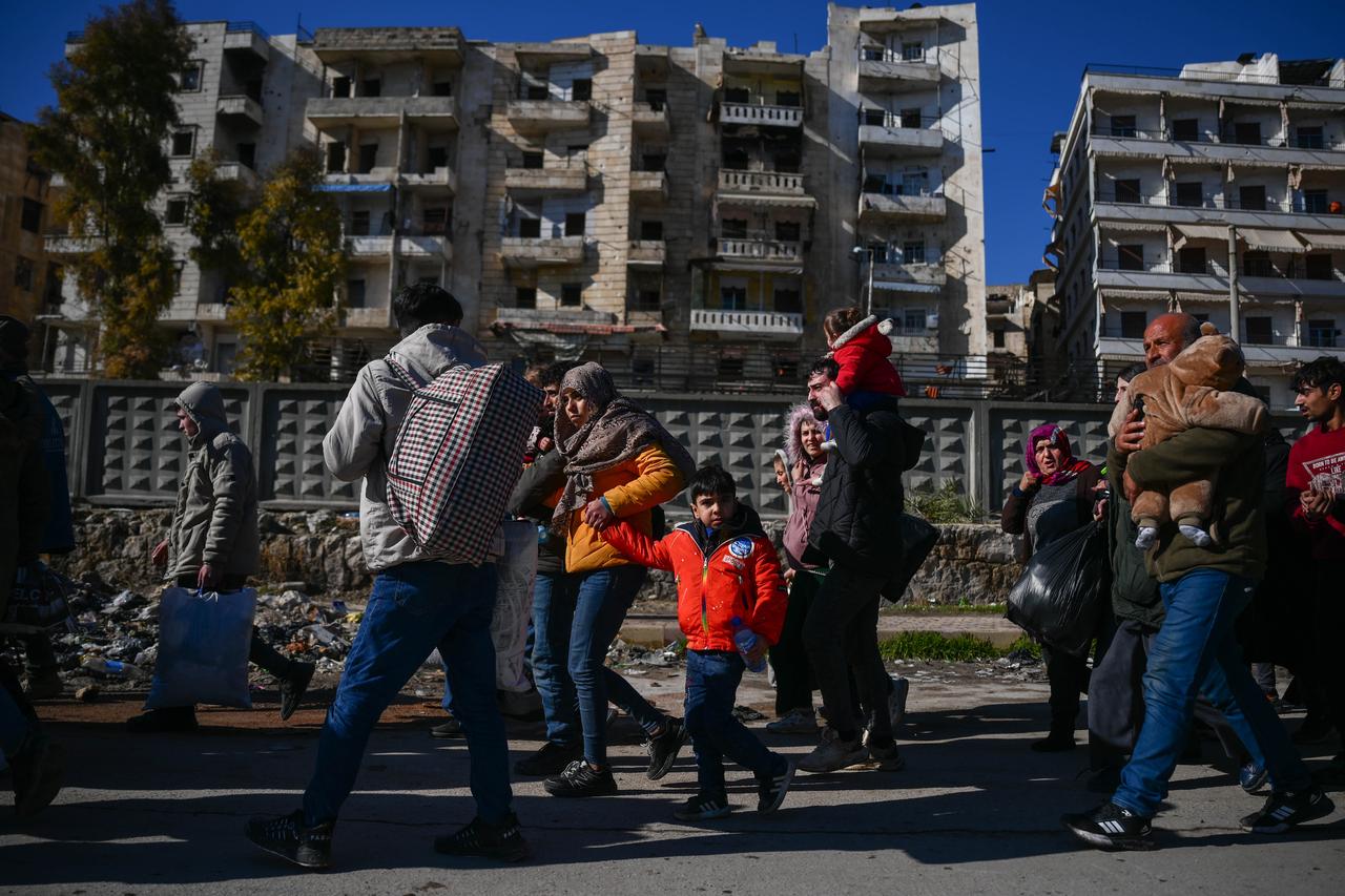 Syrian civilians being evacuated after Syrian army units announced the liberation of the last neighborhood occupied by SDF in Sheikh Maqsood neighborhood of Aleppo, Syria, Jan. 10, 2026. (AA Photo)