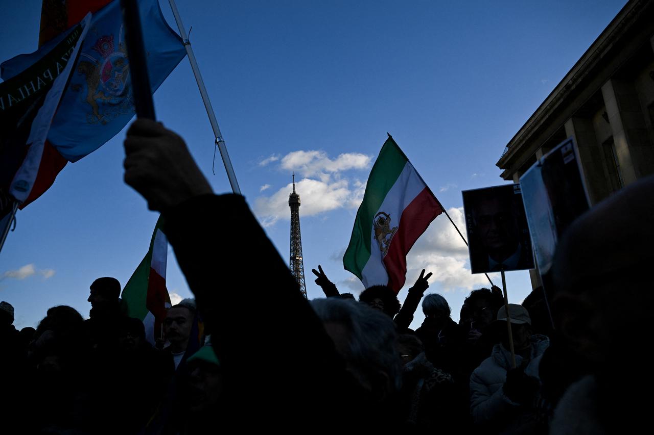 Protesters wave pre-1979 Islamic Revolution flags of Iran during a demonstration against the Iranian regime's crackdown on protests in central Paris, Jan. 4, 2026. (AFP Photo)