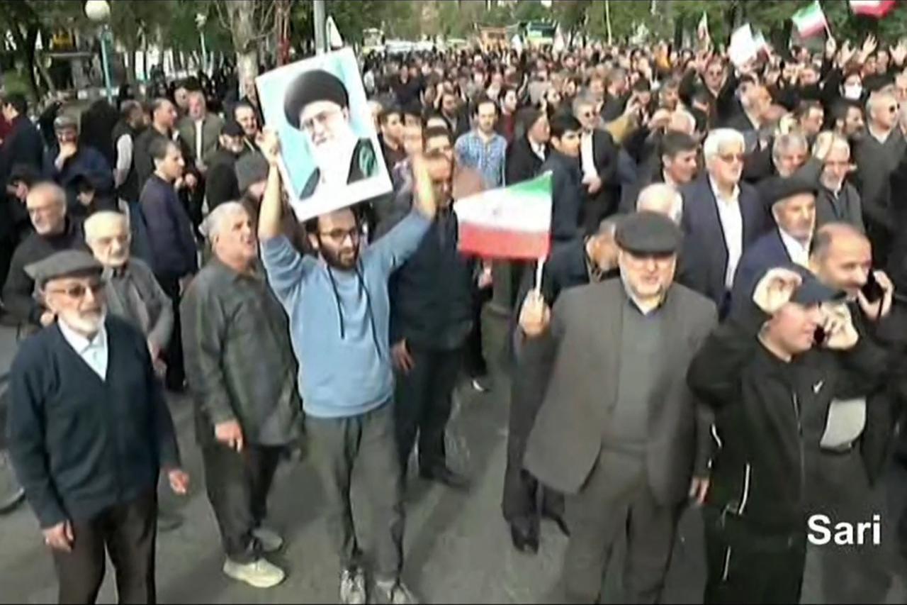 Grab shows pro-government demonstrators holding Iranian flags and portraits of Iran's supreme leader, Ayatollah Ali Khamenei, in Sari, Iran, January 9, 2026. (AFP Photo)