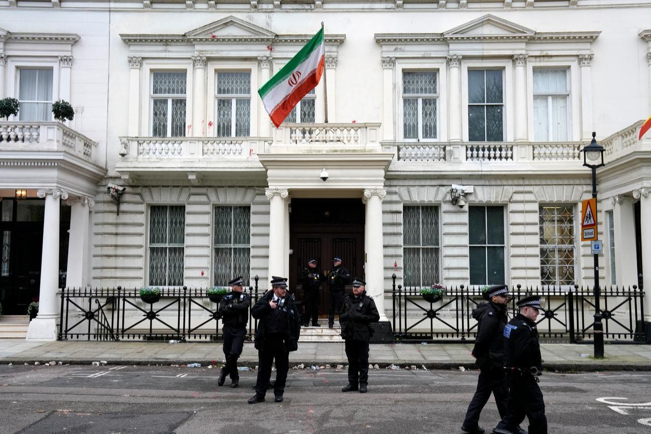 Police officers stand on duty outside the Iranian Embassy in central London on January 11, 2026, during an Anti-Iranian regime protest opposite. (AFP Photo)