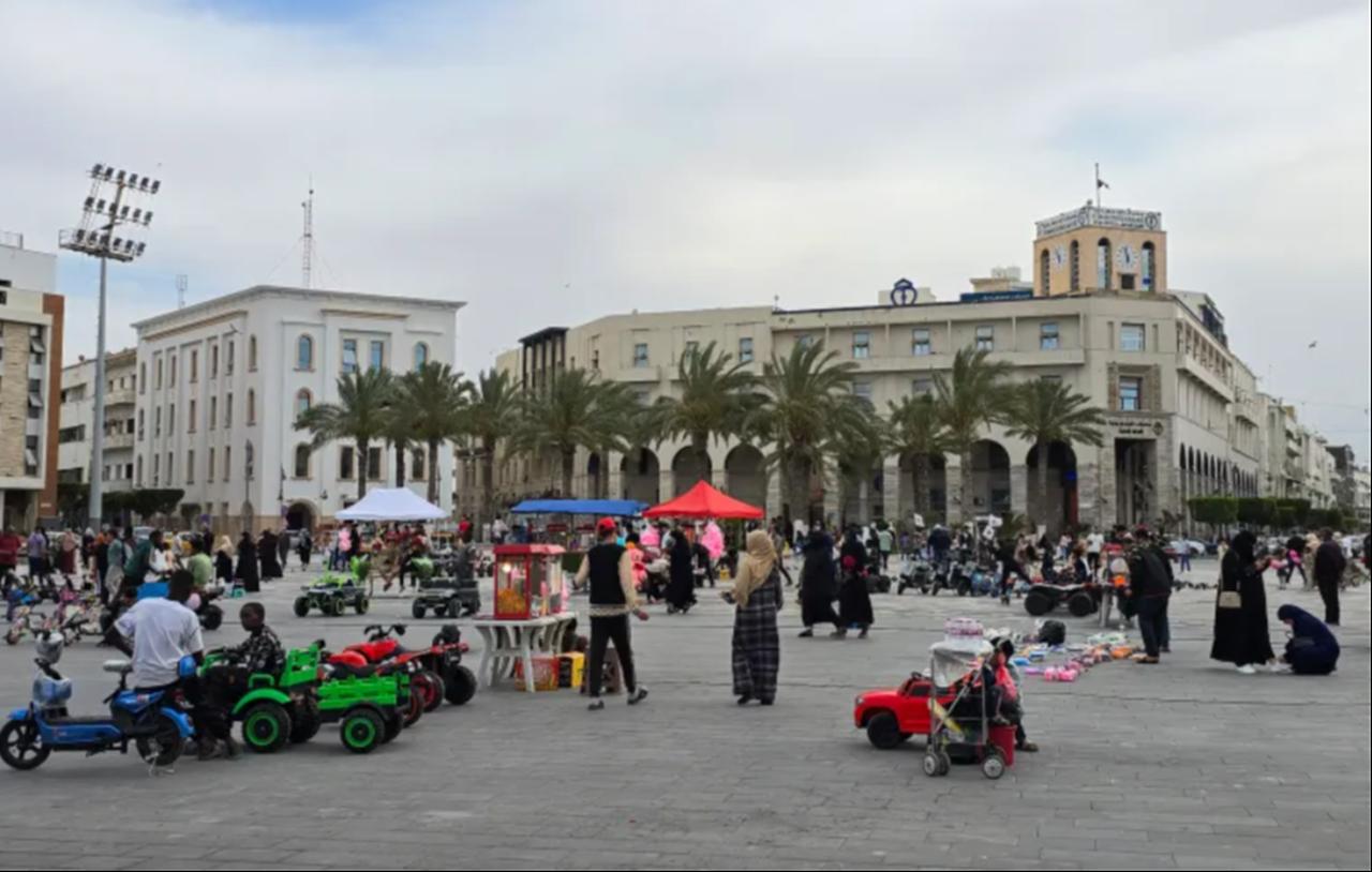People walk in Martyr's Square in Libya's capital, Tripoli, on May 10, 2025 ( AFP Photo )