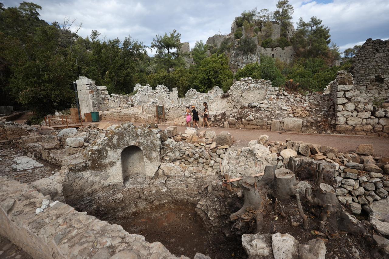 A view of the newly uncovered bathhouse remains at Olympos ancient city in Antalya, Türkiye, Oct. 2, 2025. (AA Photo)