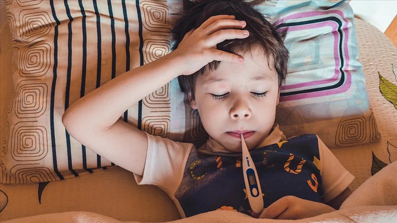A child rests with a thermometer in bed at home, accessed on January 14, 2026. (Photo via Getty Images)