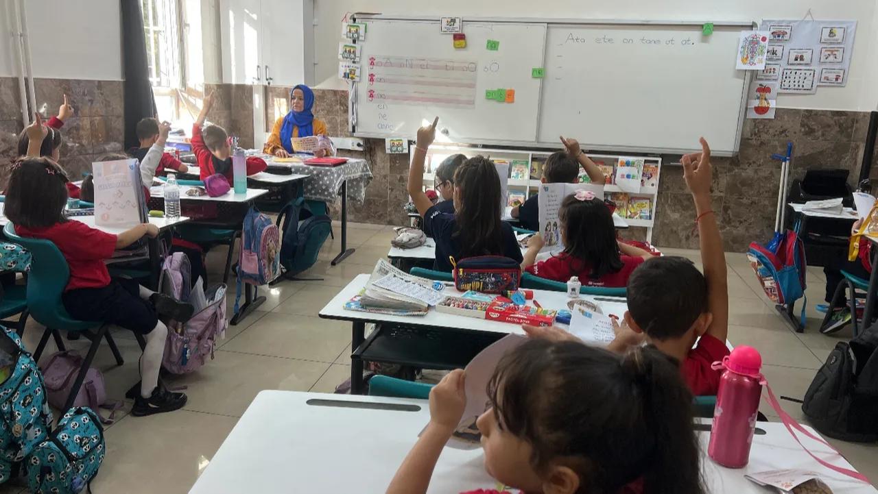 Students sit in a primary school classroom in Türkiye, accessed on January 14, 2026. (Photo via local media)