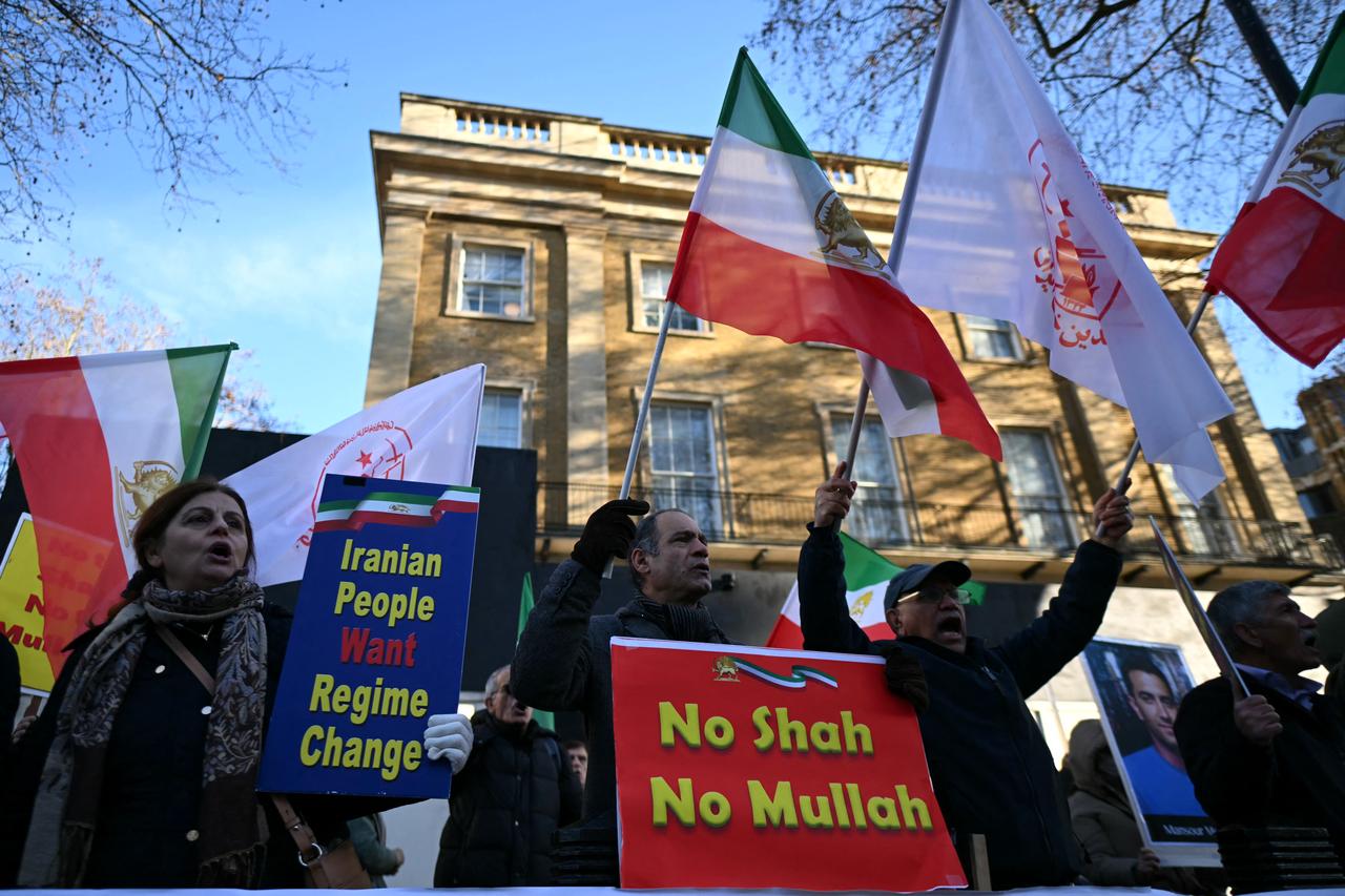 Demonstrators hold placards and flags during a rally organised by the Association of Anglo-Iranian Women in the UK to protest against the Iranian regime's crackdown on protesters, in central London, UK on Jan. 14, 2026. (AFP Photo)