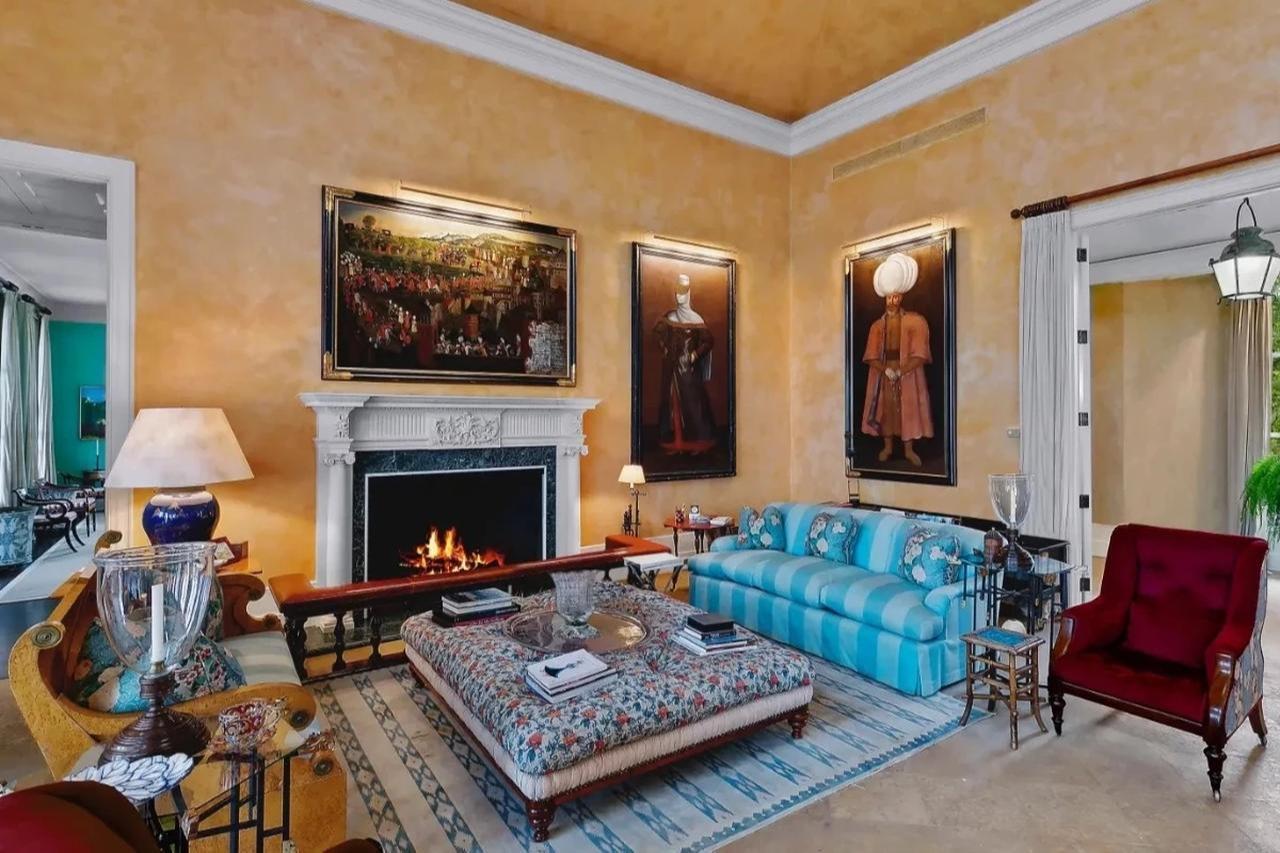 An interior sitting room at Ahmet and Mica Ertegun’s Southampton mansion featuring artwork from the couple’s collection and a fireplace, January 15, 2026. (Courtesy of Patronlar Dunyasi)