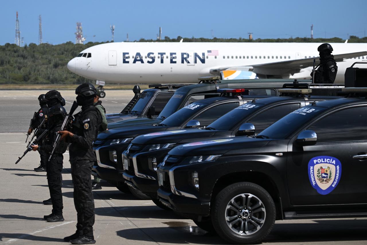 Bolivarian National Police officers stand guard while an Eastern Airlines plane carrying Venezuelan migrants deported from the United States lands at Simon Bolivar International Airport in Maiquetia, Venezuela, on Jan. 16, 2026. (AFP Photo)