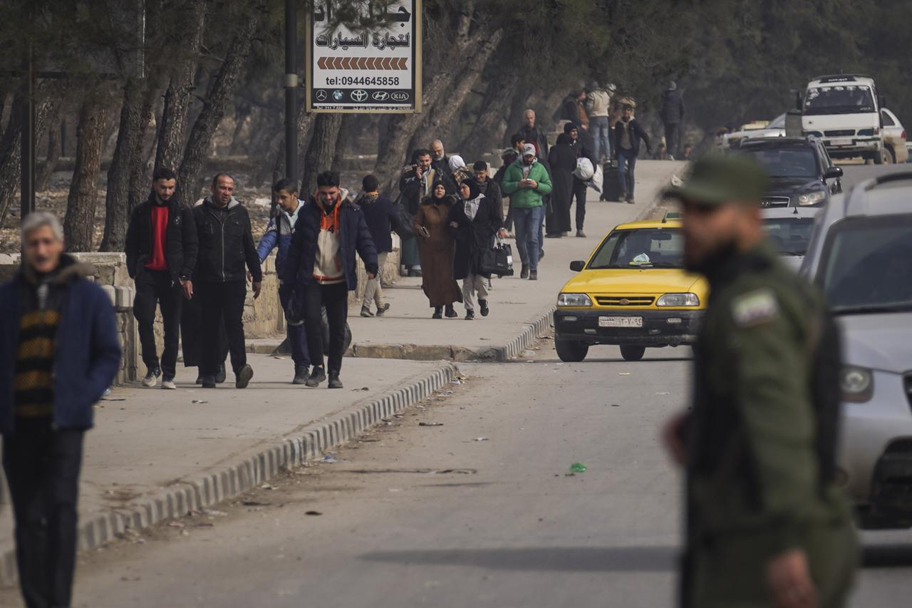 Hundreds of civilians try to move to safer areas due to clashes as the Syrian army continues its targeted operations against terrorist organization PKK/YPG, which operating under the name SDF, positions in the Sheikh Maqsoud and Ashrafieh neighborhoods of Aleppo, Syria on Jan. 08, 2026. (AA Photo)