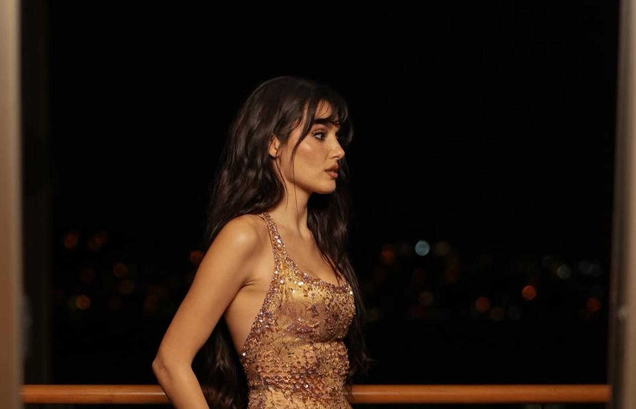 Hande Ercel poses in a gold outfit during a nighttime shoot, Jan. 15, 2026. (Photo via Instagram/@handemiyy)