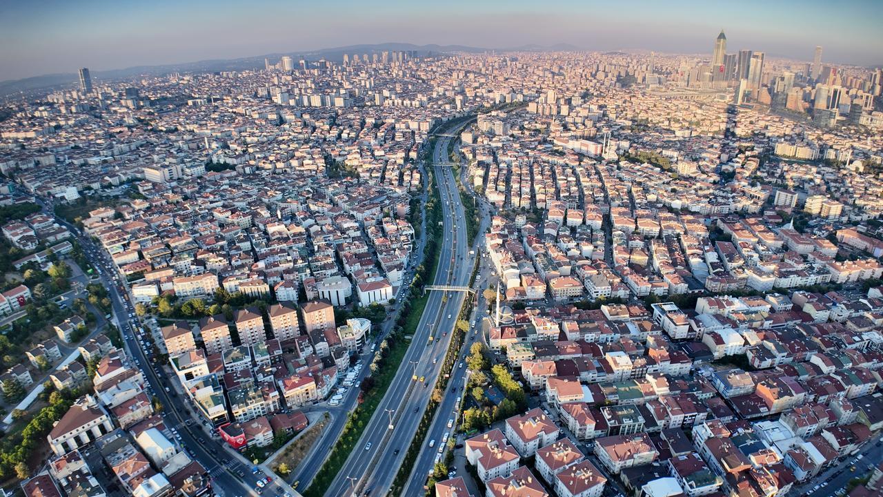 Aerial view of a densely populated urban area in Istanbul, Türkiye. (Adobe Stock Photo)