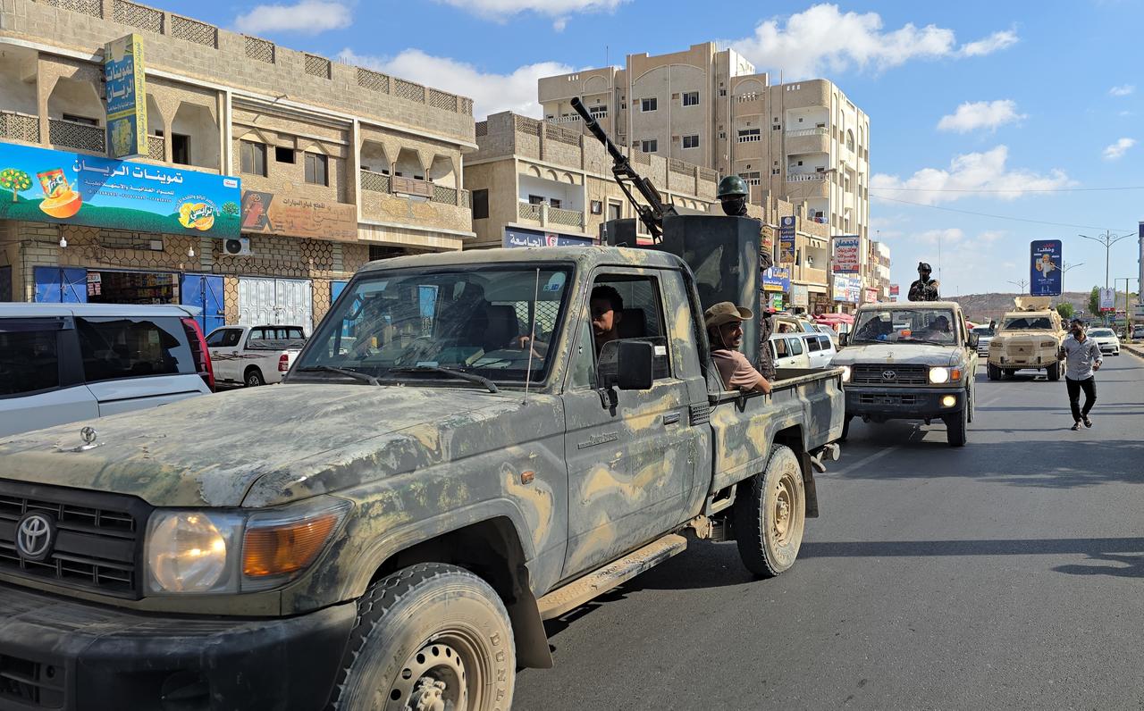 Security forces patrol the streets as authorities increase security measures and launch an operation to prevent the carrying of weapons in public areas in the city of Hadramaut, eastern Yemen, on Jan. 14, 2026. (AA Photo)