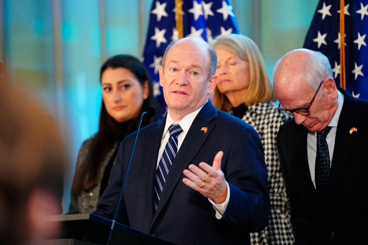 US Senator Chris Coons (C) from the Democratic Party speaks during a press conference with an American delegation in Copenhagen, Denmark on Jan. 17, 2026. (AFP Photo)