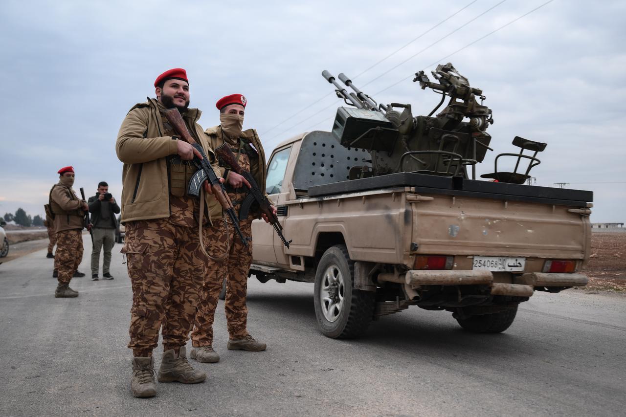 Syrian Army starts entering Deir Hafir after SDF withdrawal 