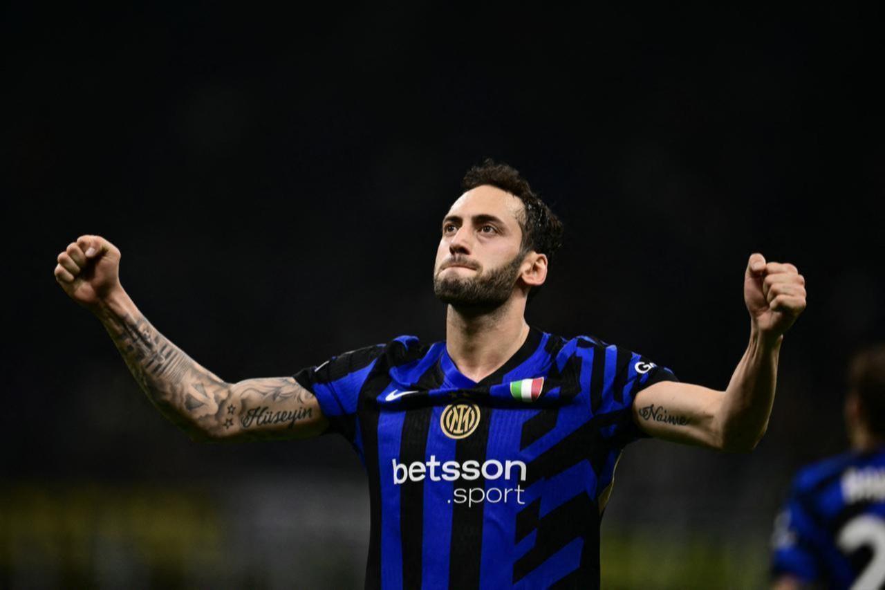 Inter Milans Turkish midfielder #20 Hakan Calhanoglu celebrates scoring his teams second goal from the penalty spot during the UEFA Champions League semi-final second leg football match between Inter Milan and FC Barcelona at the San Siro stadium in Milan, May 6, 2025. (AFP Photo)