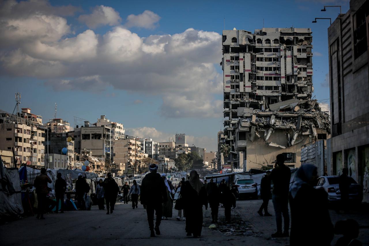A view of the Bank of Palestine building, located in the Al-Rimal neighborhood of Gaza City and heavily damaged by Israeli attacks, poses a risk to thousands of Palestinians living in tents nearby, on Jan. 15, 2026.  (AA Photo)