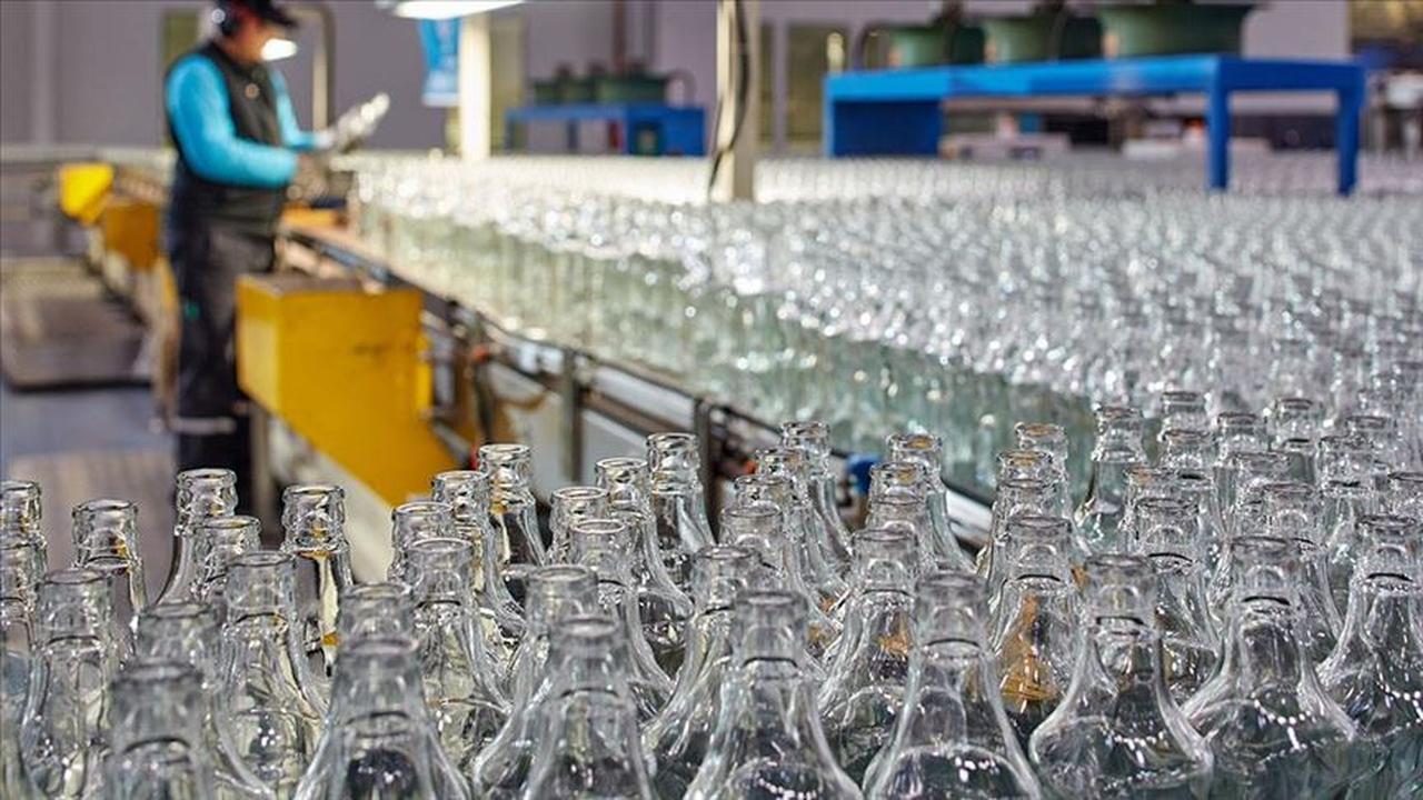 Glass bottles processed on a production line at a Sisecam manufacturing facility in Türkiye. (AA Photo)