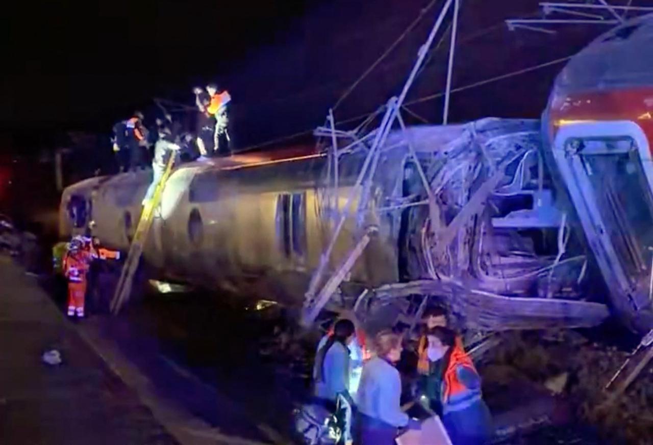 Video grab shows emergency personnel working after a train accident in Adamuz, southern Spain, January 18, 2026. (AFP Photo)
