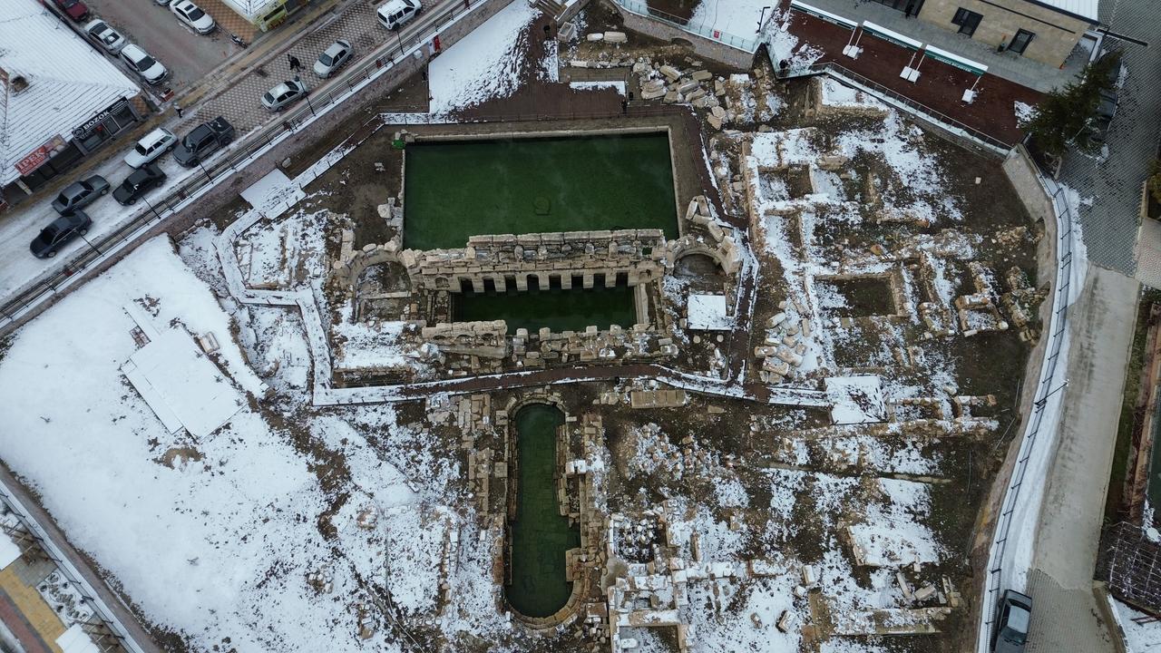 An aerial view shows the Basilica Therma Roman Bath complex surrounded by light snowfall, revealing its pools and archaeological remains in the Sarikaya district of Yozgat, central Türkiye. (AA Photo)