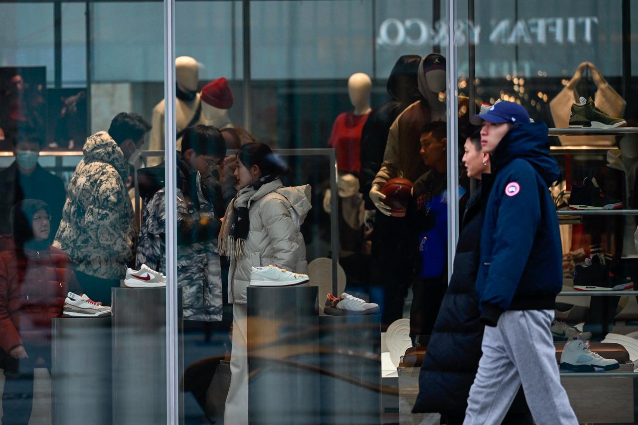 People visit a store in a business district in Beijing, January 18, 2026. (AFP Photo)