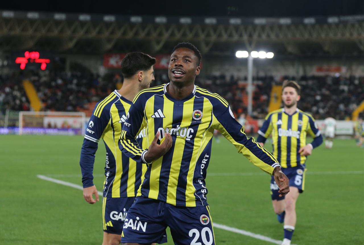Anthony Musaba (20) of Fenerbahce celebrates after scoring a goal during the Turkish Super Lig week 18 football match between Corendon Alanyaspor and Fenerbahce at Alanya Oba Stadium, in Antalya, Türkiye, Jan. 18, 2026. (AA Photo)