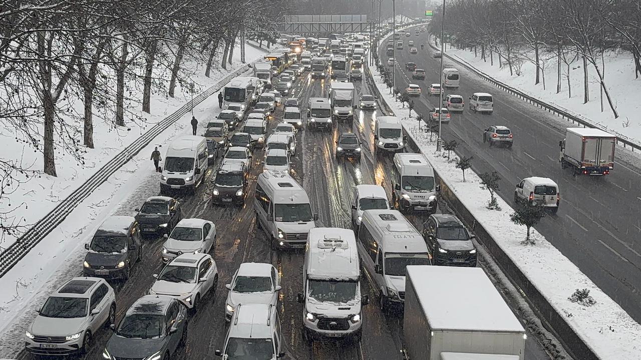 Traffic congestion is being observed in both directions between Esenyurt and Esenler on the TEM motorway. Istanbul, Türkiye, January 19, 2025. (AA Photo)